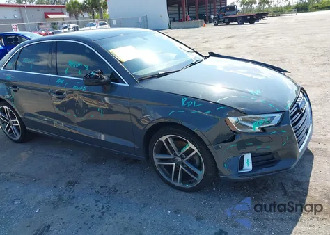2019 Audi A3 40 Premium/40 Titanium Premium z USA, uszkodzony, nr VIN WAUAUGFF1K1014982